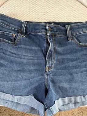 Hollister Medium Blue Denim Rolled-Hem Women’s Shorts